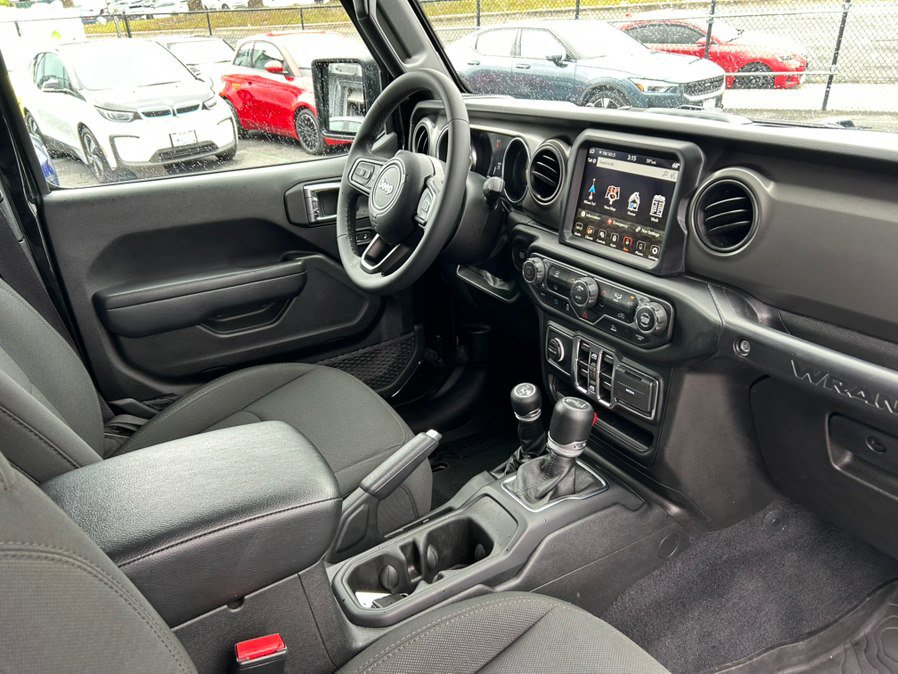 Used 2023 Jeep Wrangler Unlimited w/ Sun & Screen Package AWD/4WD image 38