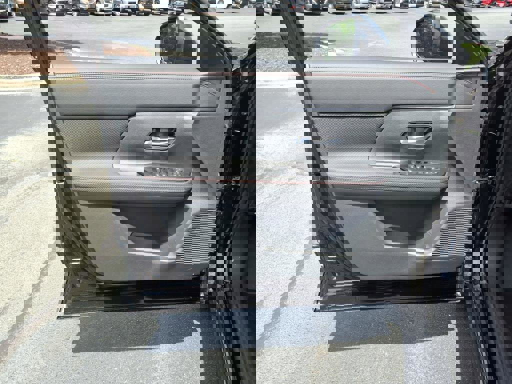 New 2025 Nissan Kicks SR image 8