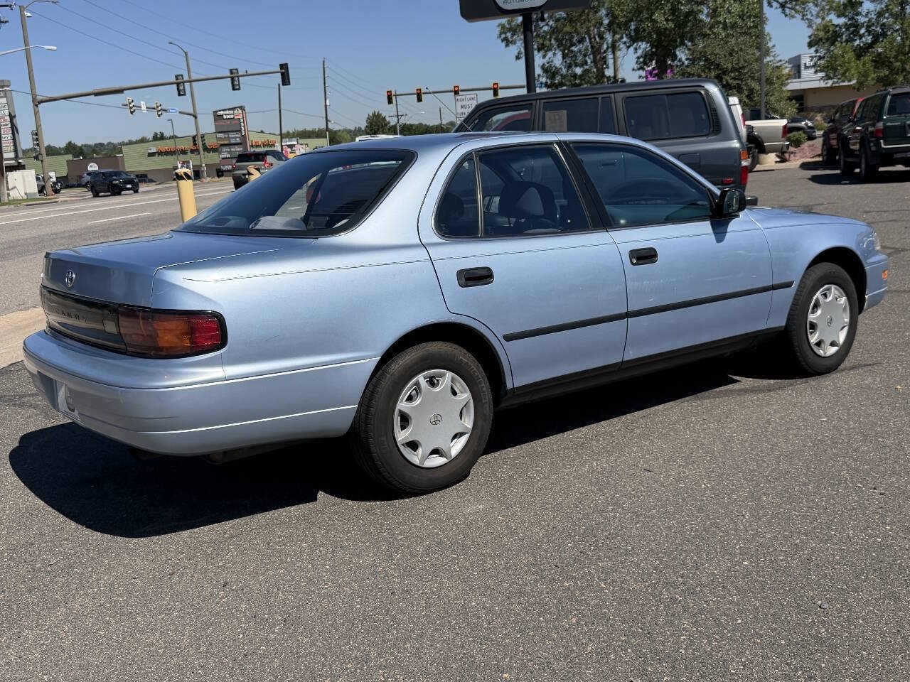 Used 1992 Toyota Camry Deluxe FWD image 12