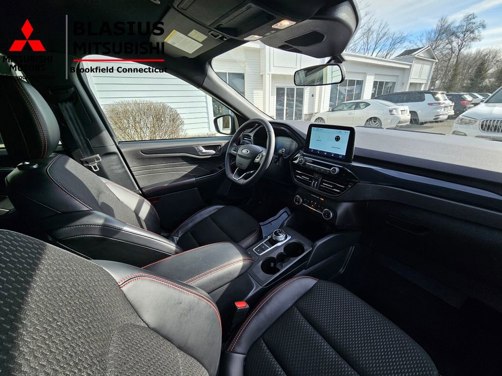 Used 2025 Ford Escape ST-Line image 13
