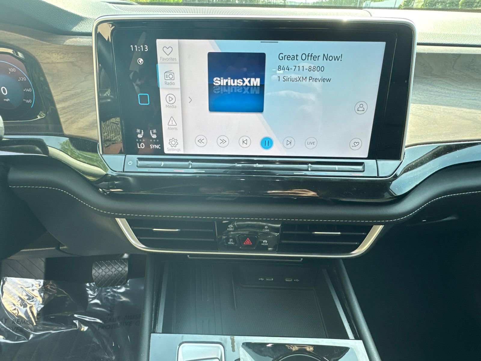 Used 2025 Volkswagen Atlas SE FWD image 29