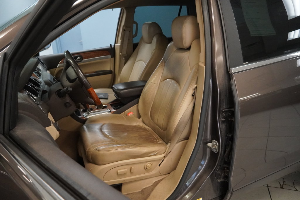 Used 2008 Buick Enclave CXL w/ Entertainment Package #3 FWD image 4