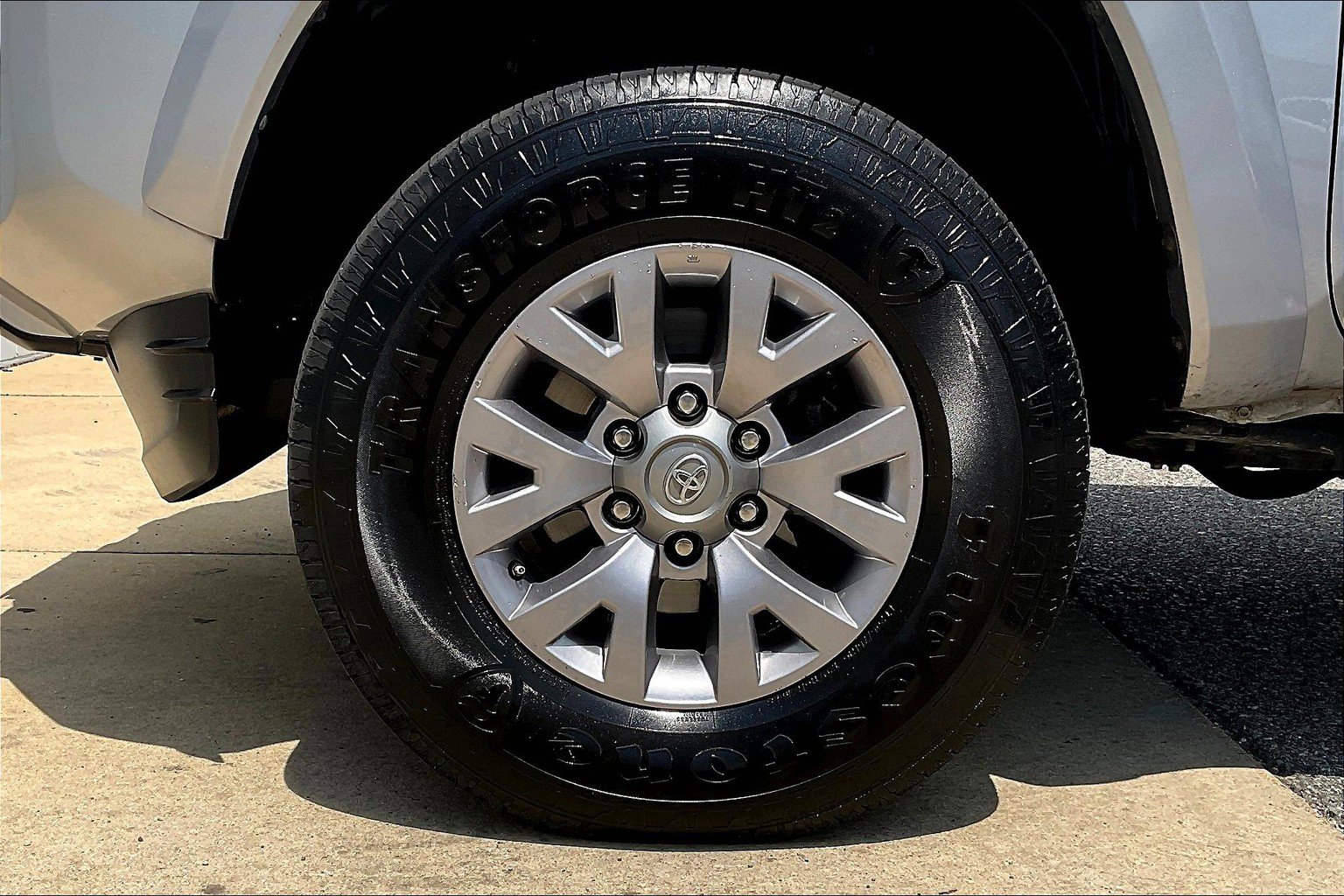 Used 2018 Toyota Tacoma SR5 RWD image 9