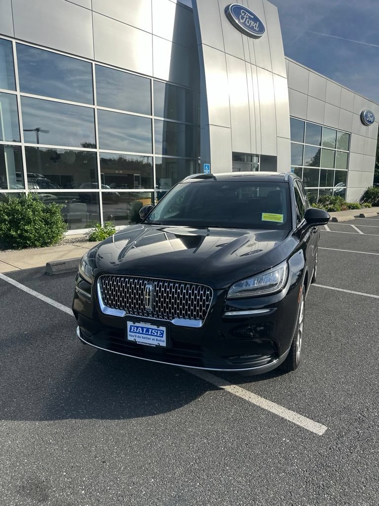 Used 2022 Lincoln Corsair AWD w/ Premium Package image 2