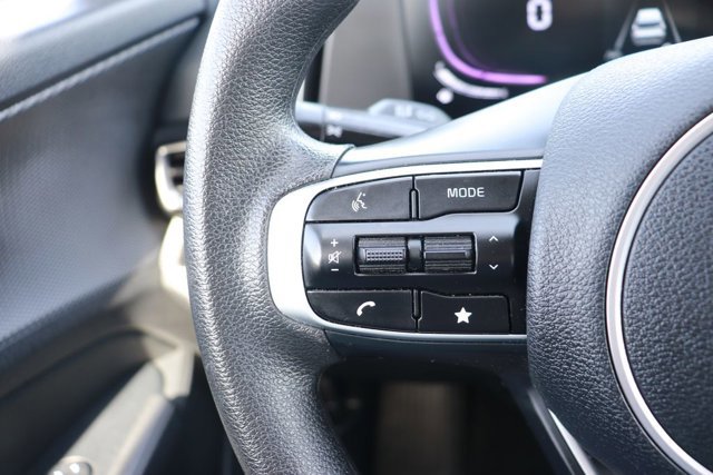 Used 2025 Kia Sportage LX image 17