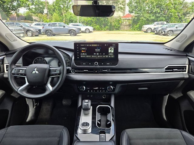 Used 2025 Mitsubishi Outlander SE AWD/4WD image 25