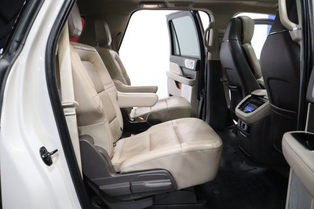 Used 2022 Lincoln Navigator L Reserve RWD image 10