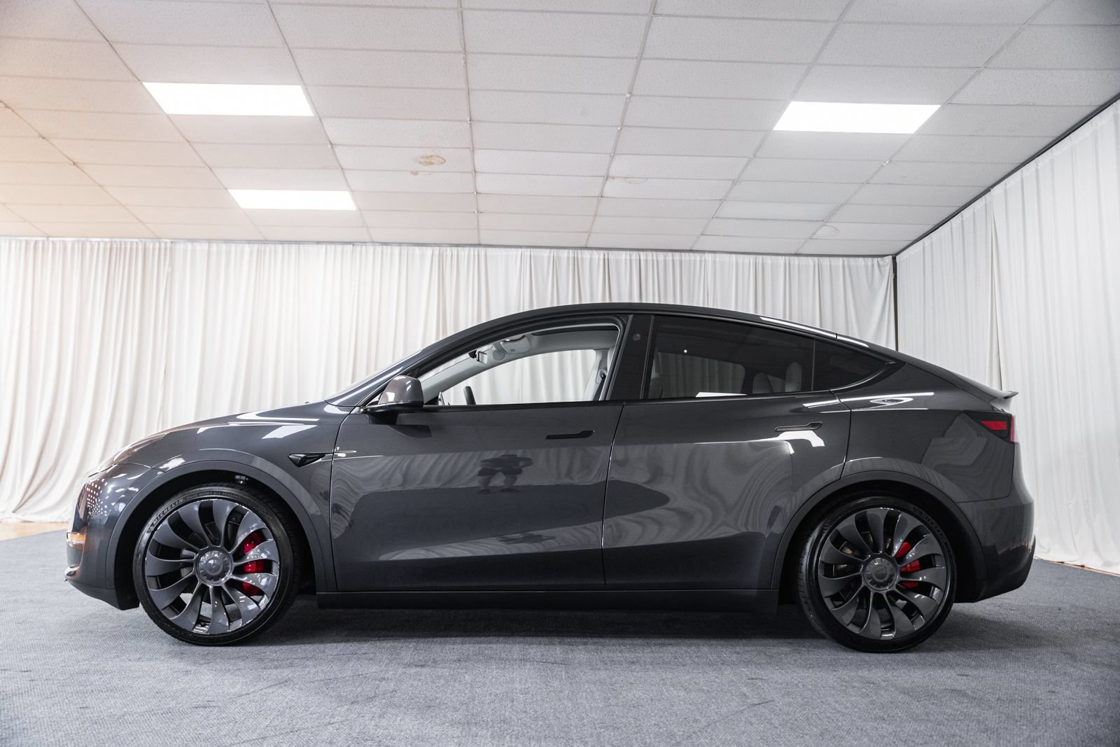 Used 2024 Tesla Model Y Performance AWD/4WD image 3