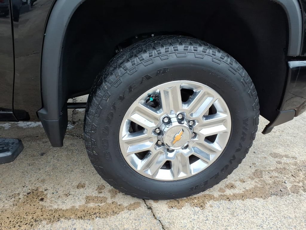 Used 2024 Chevrolet Silverado 2500 High Country w/ High Country Premium Package AWD/4WD image 9