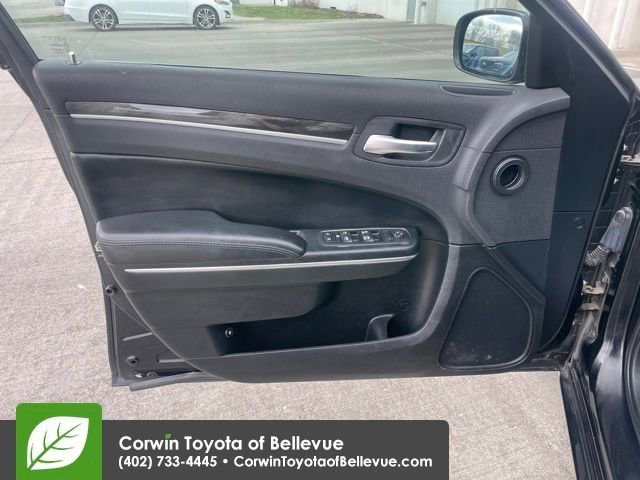 Used 2016 Chrysler 300 Limited image 10