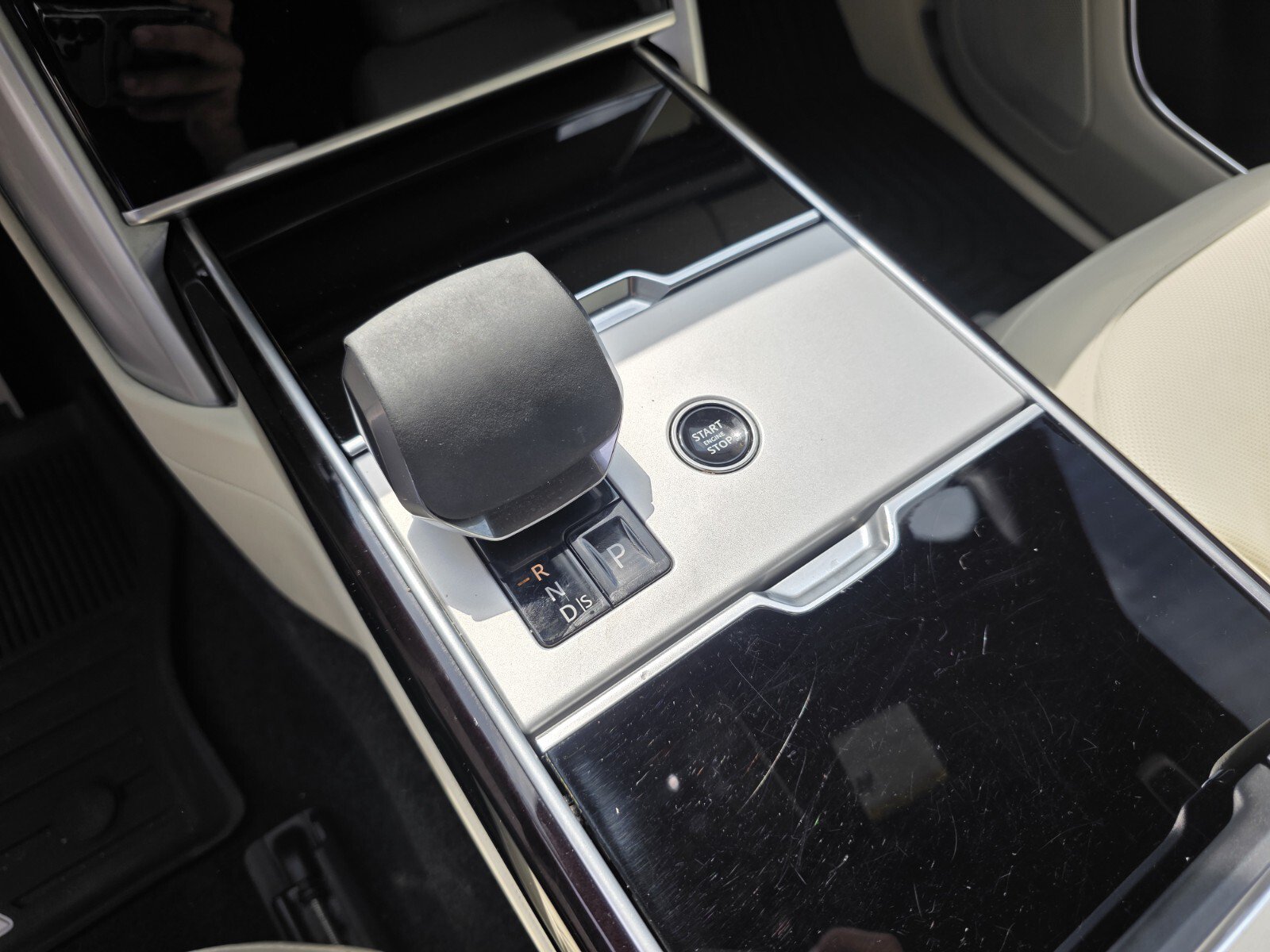 Certified 2024 Land Rover Range Rover SE AWD/4WD image 22