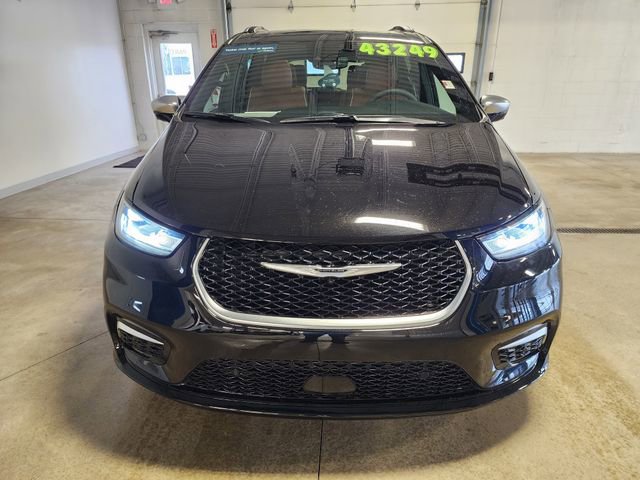 Used 2025 Chrysler Pacifica Pinnacle FWD image 7