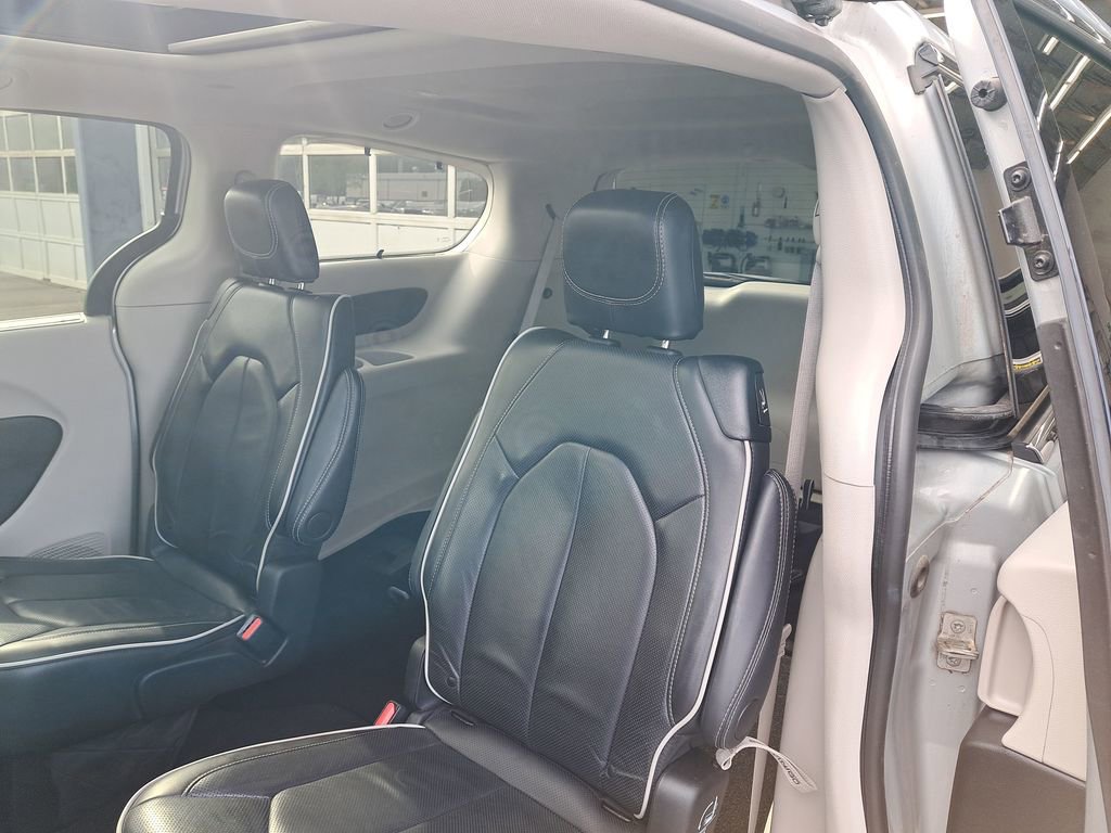 Used 2024 Chrysler Pacifica Limited FWD image 14