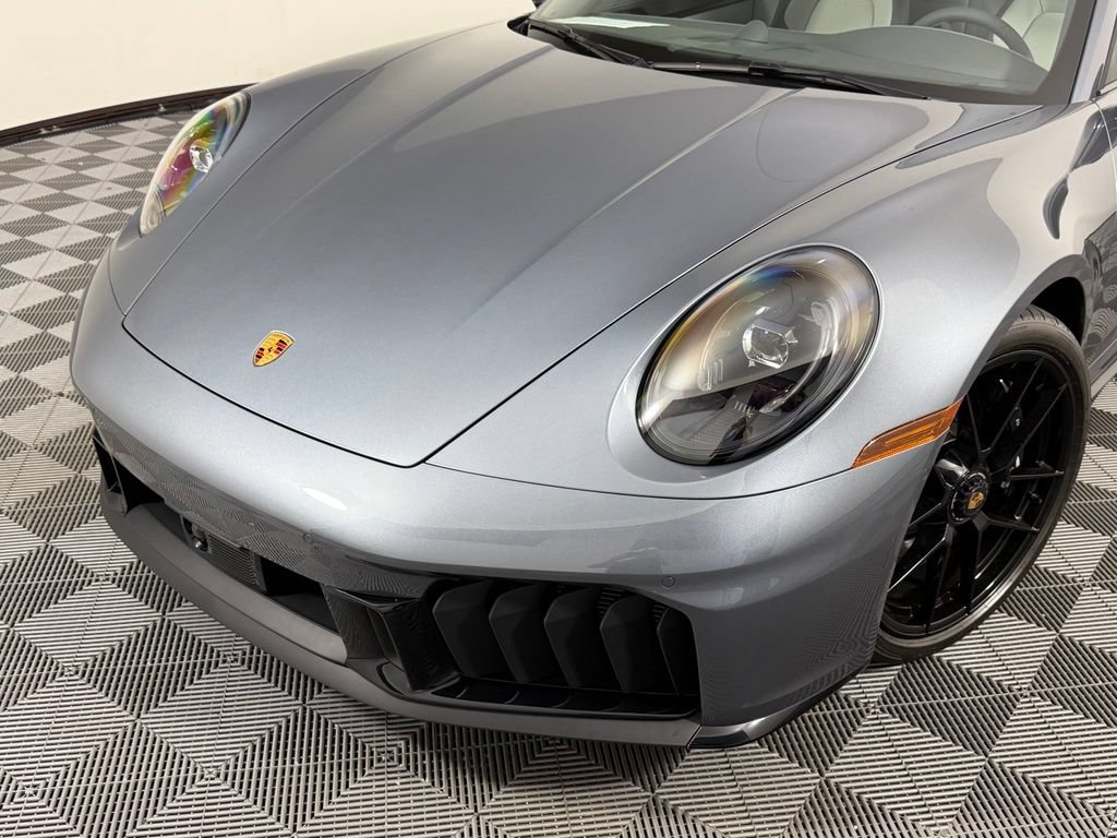 Certified 2026 Porsche 911 Targa 4 GTS AWD/4WD image 19