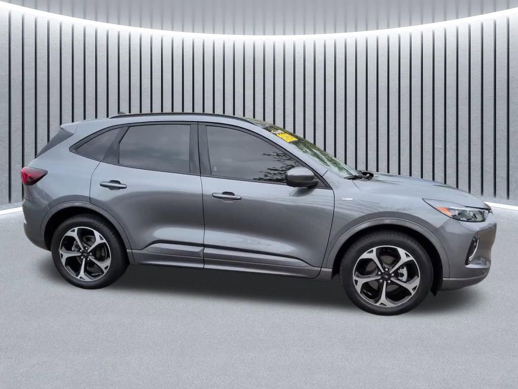 Used 2023 Ford Escape ST-Line Elite AWD/4WD image 3
