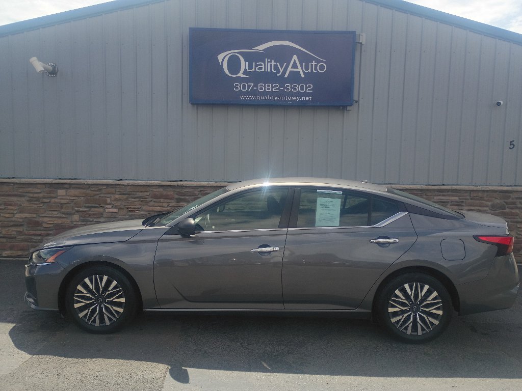 Used 2024 Nissan Altima 2.5 SV