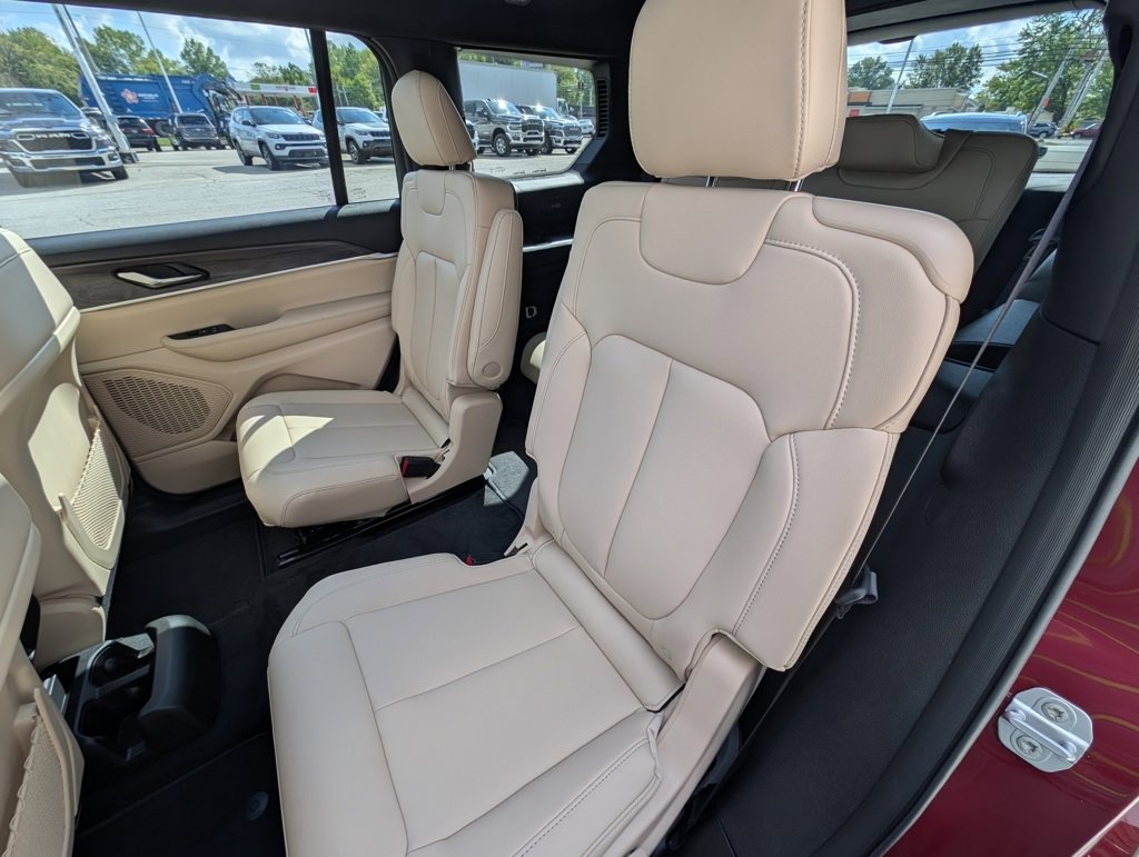 New 2025 Jeep Grand Cherokee L Limited image 16