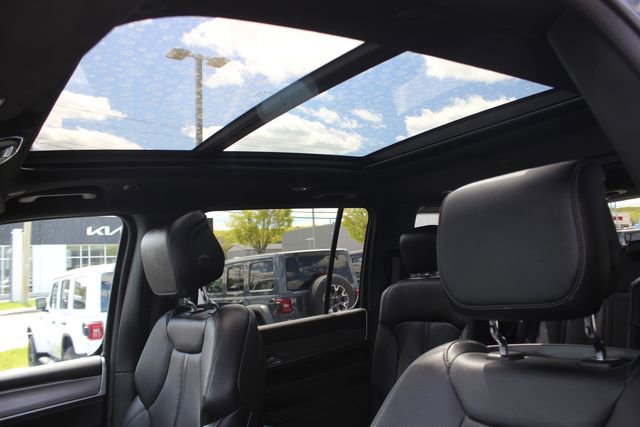 Used 2023 Jeep Wagoneer Series II AWD/4WD image 23