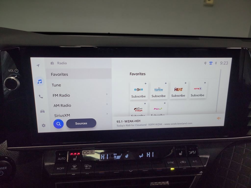 Used 2025 Toyota Camry XLE image 14