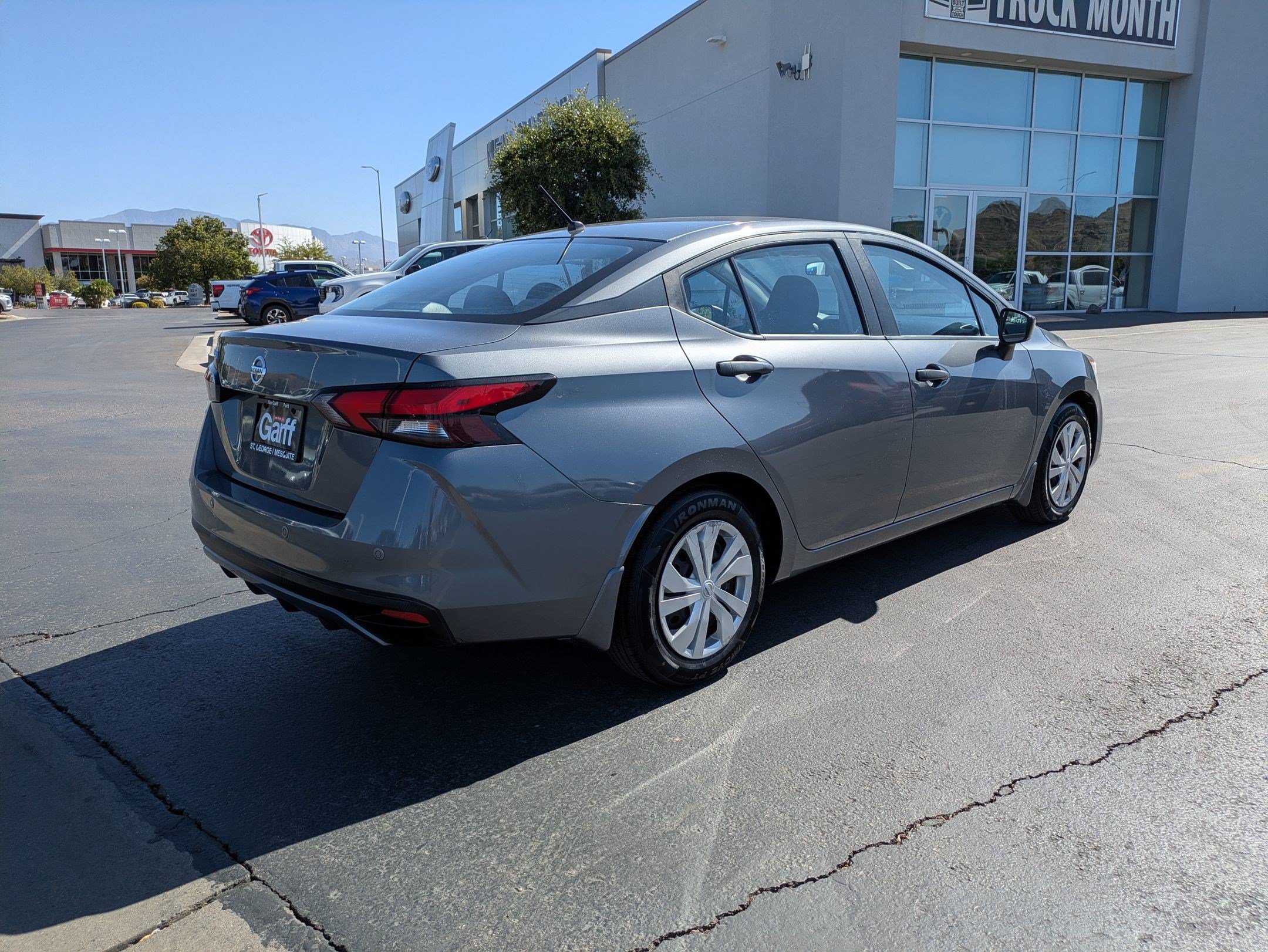 Used 2021 Nissan Versa S FWD image 3