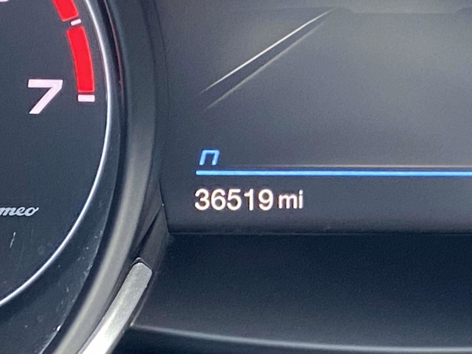 Used 2022 Alfa Romeo Stelvio Veloce image 3