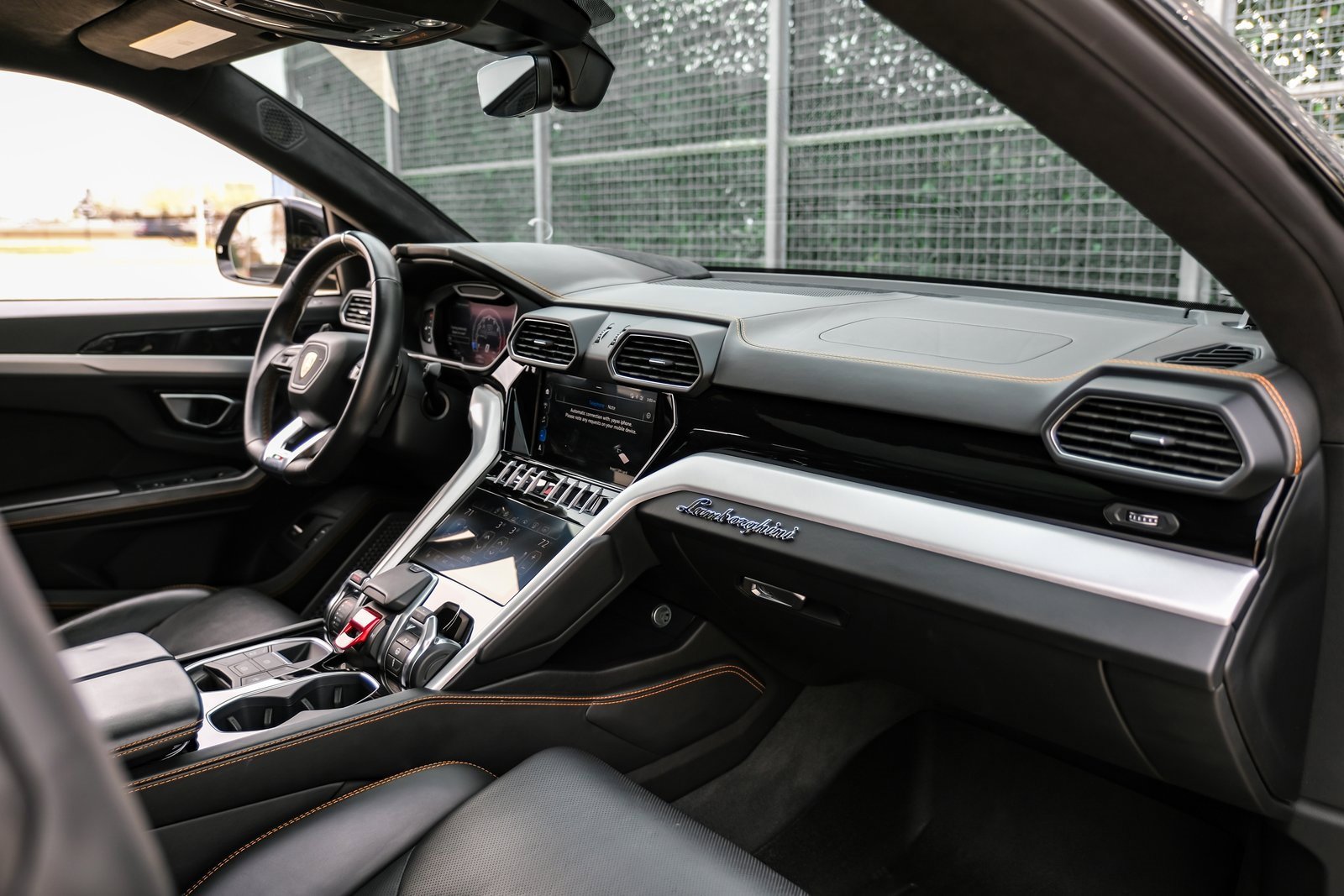 Used 2020 Lamborghini Urus image 11