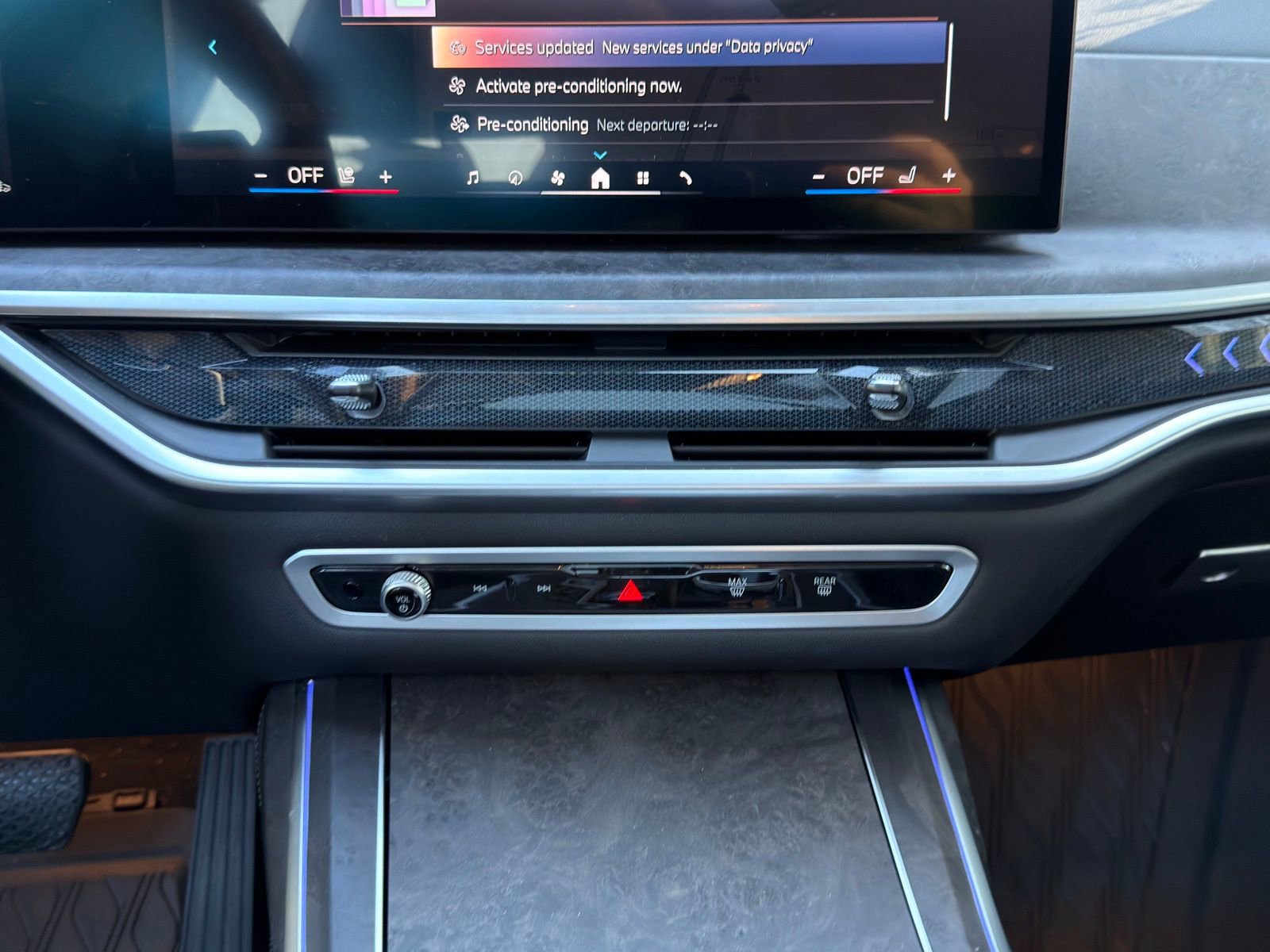 Certified 2024 BMW X7 xDrive40i w/ Executive Package image 18