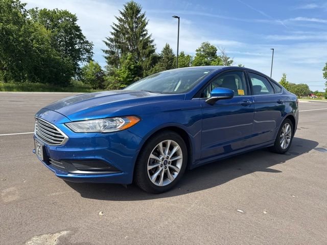 Used 2017 Ford Fusion SE FWD image 1