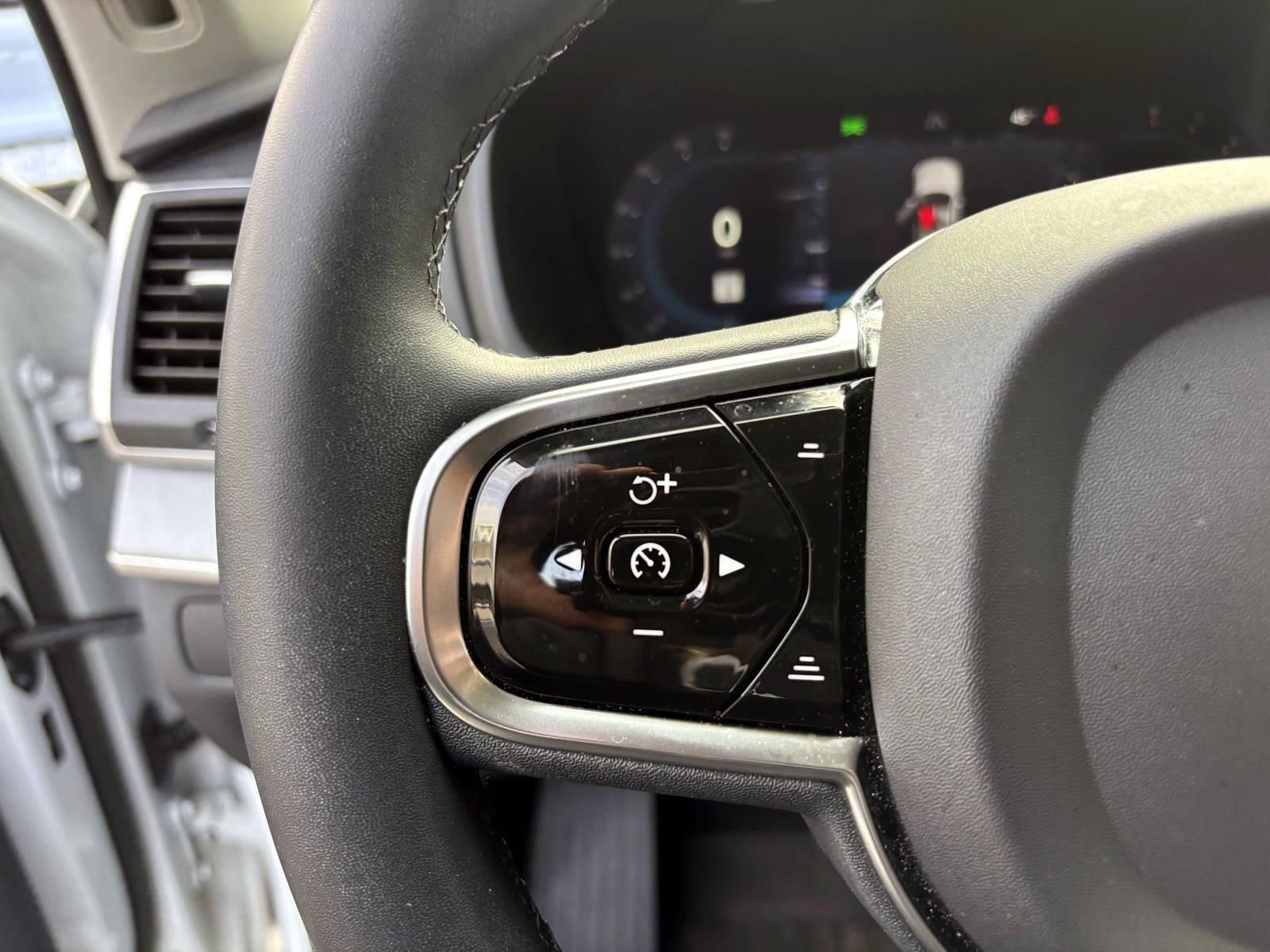 Used 2023 Volvo XC90 B5 Core w/ Protection Package Premier image 18