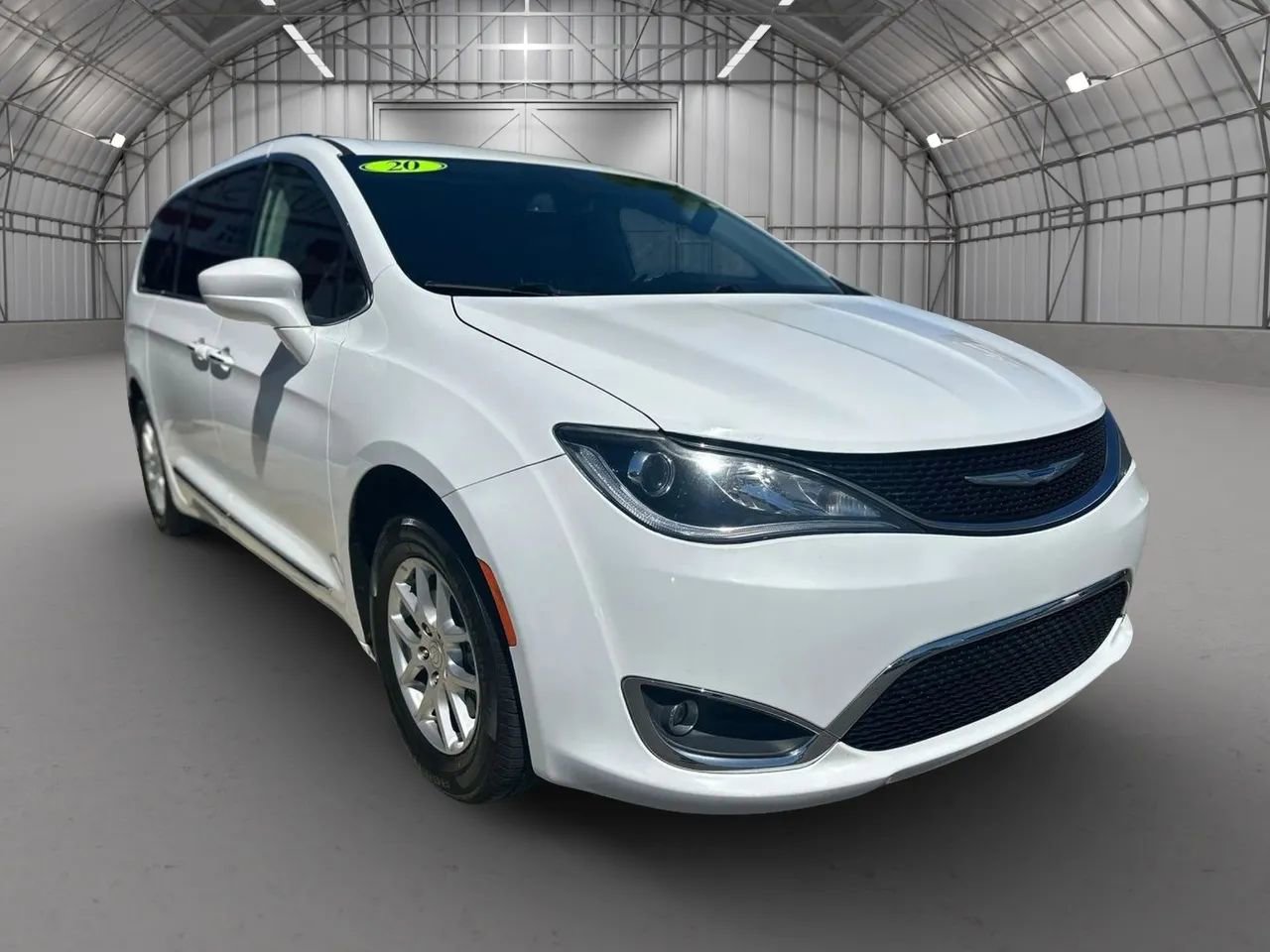 Used 2020 Chrysler Pacifica Touring-L FWD image 8