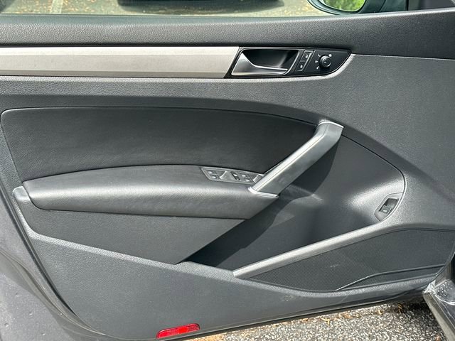 Used 2021 Volkswagen Passat 2.0T SE image 10