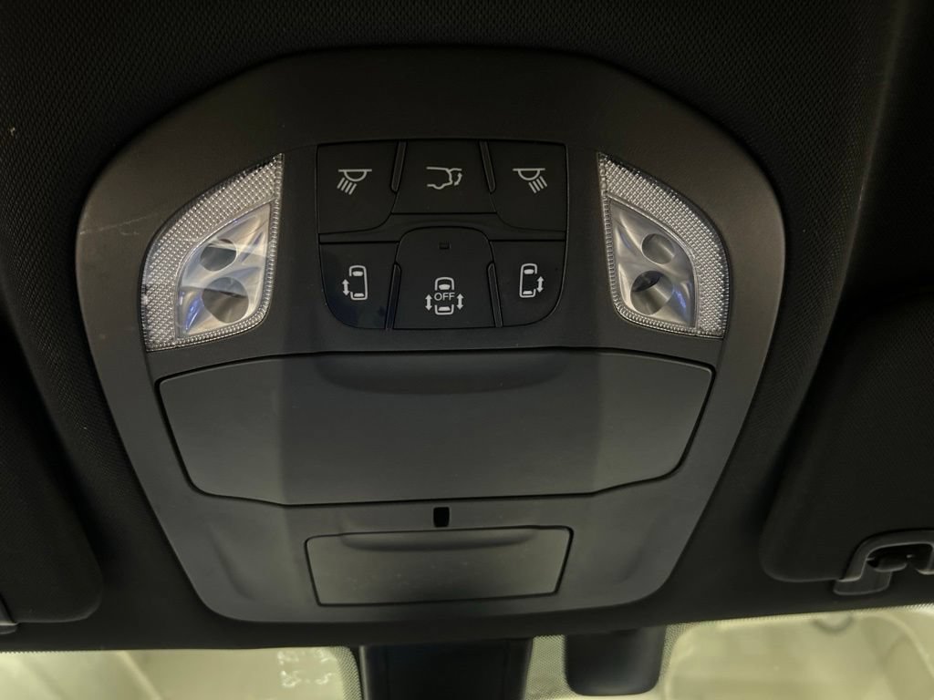 Used 2019 Chrysler Pacifica Touring Plus w/ S Appearance Package FWD image 26