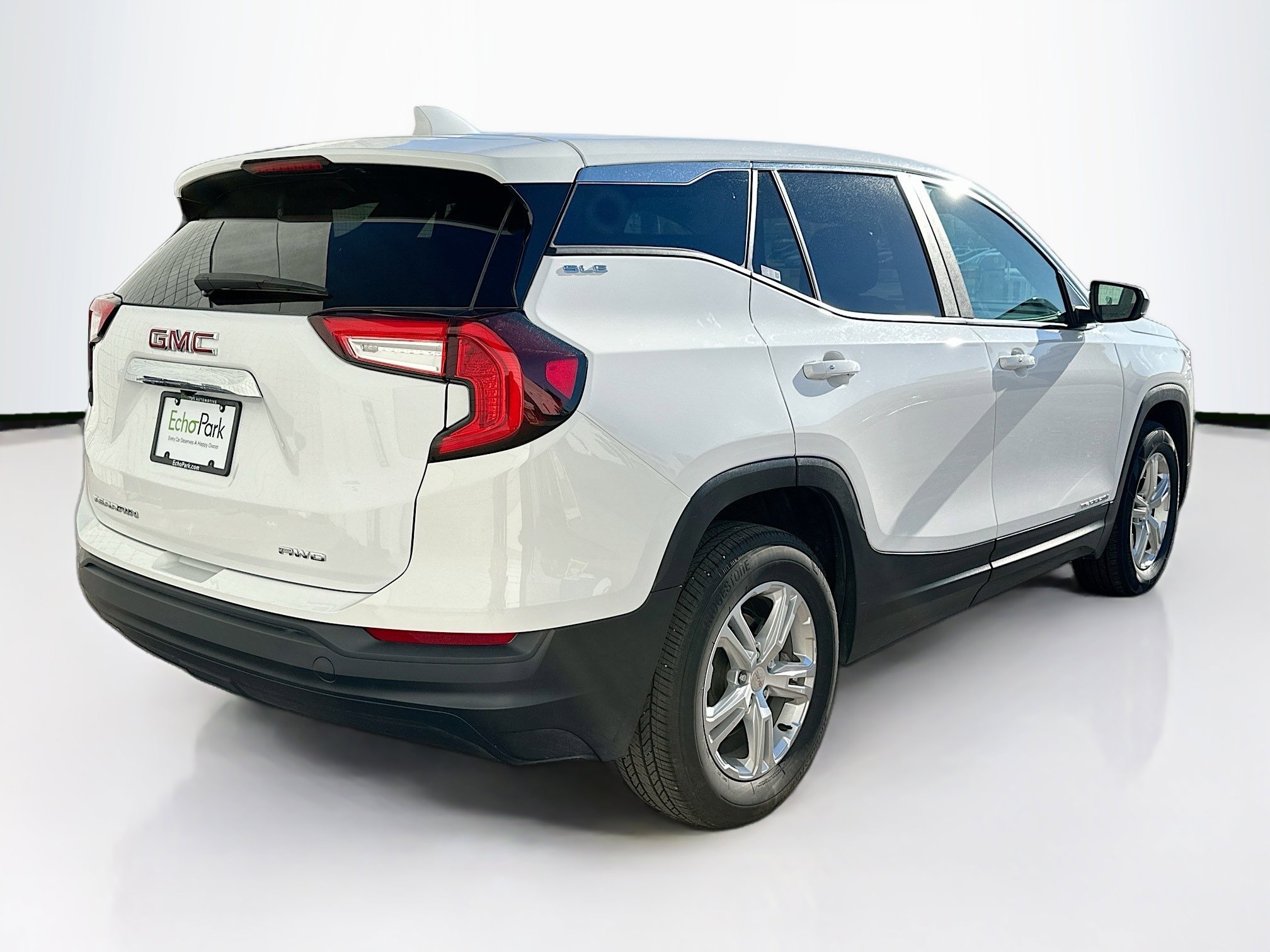 Used 2024 GMC Terrain SLE image 9