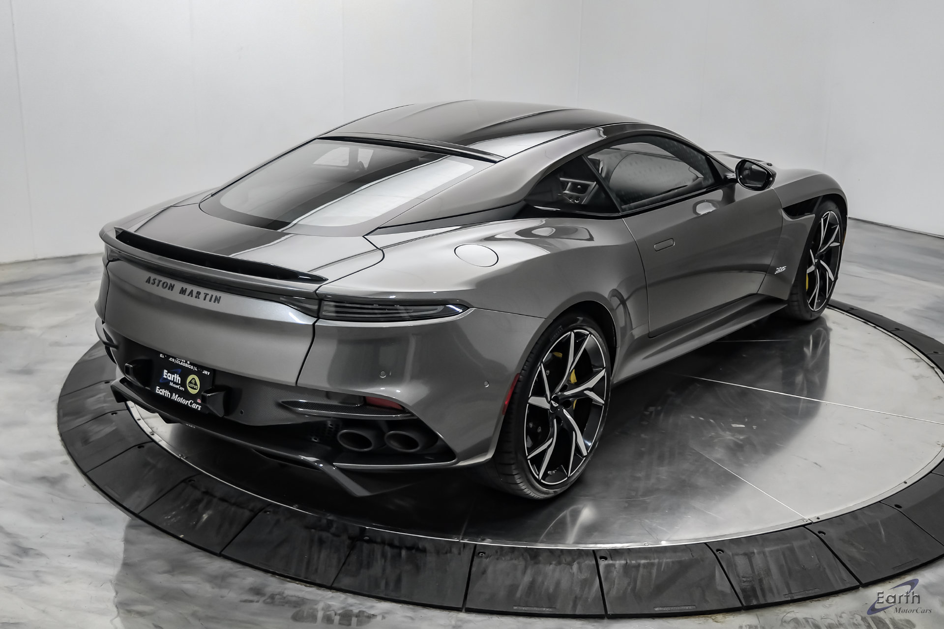Used 2019 Aston Martin DBS Superleggera RWD image 18