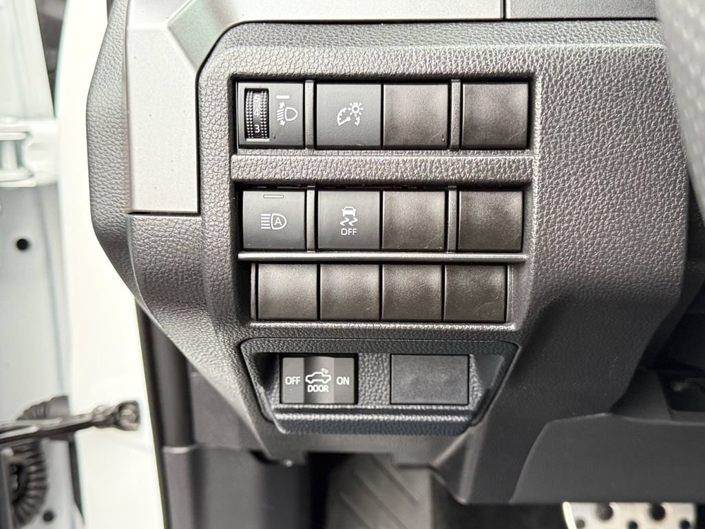 Used 2025 Toyota Tacoma TRD Sport AWD/4WD image 18