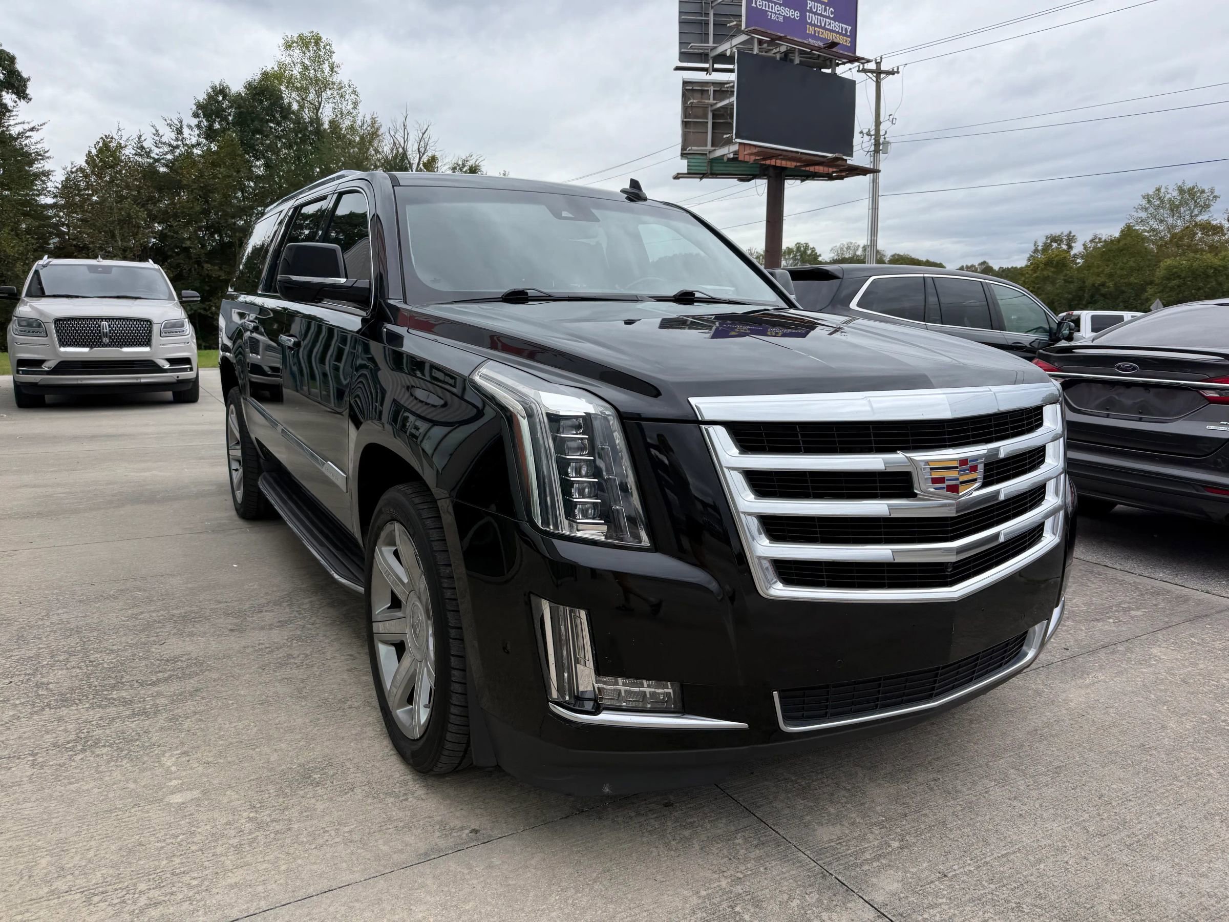 Used 2020 Cadillac Escalade ESV Luxury image 15