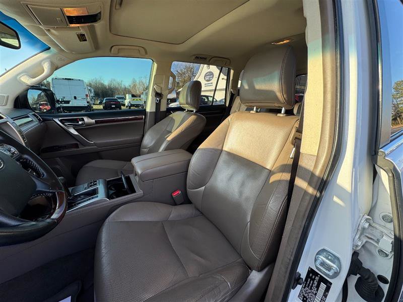 Used 2019 Lexus GX 460 image 34