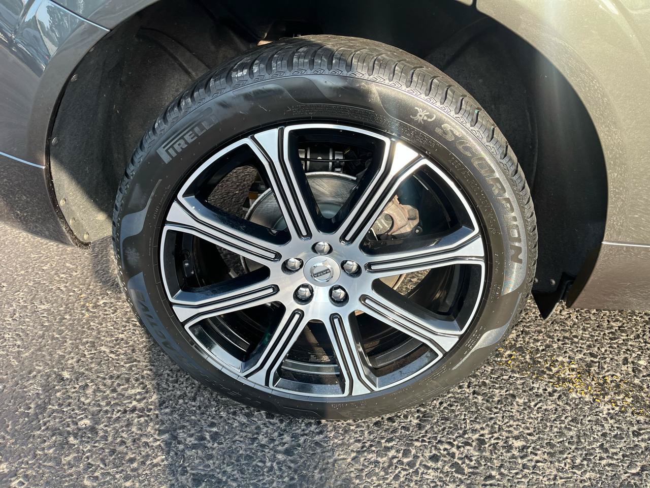 Used 2019 Volvo XC60 T5 Inscription w/ Protection Package Premier AWD/4WD image 17