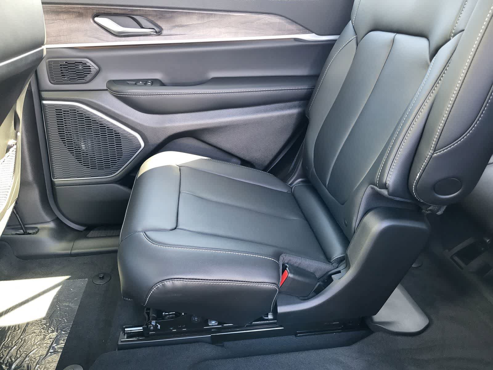 New 2026 Jeep Grand Cherokee L Limited AWD/4WD image 24
