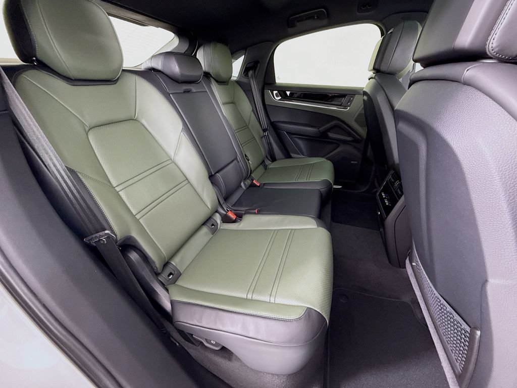 New 2026 Porsche Cayenne Coupe AWD/4WD image 31