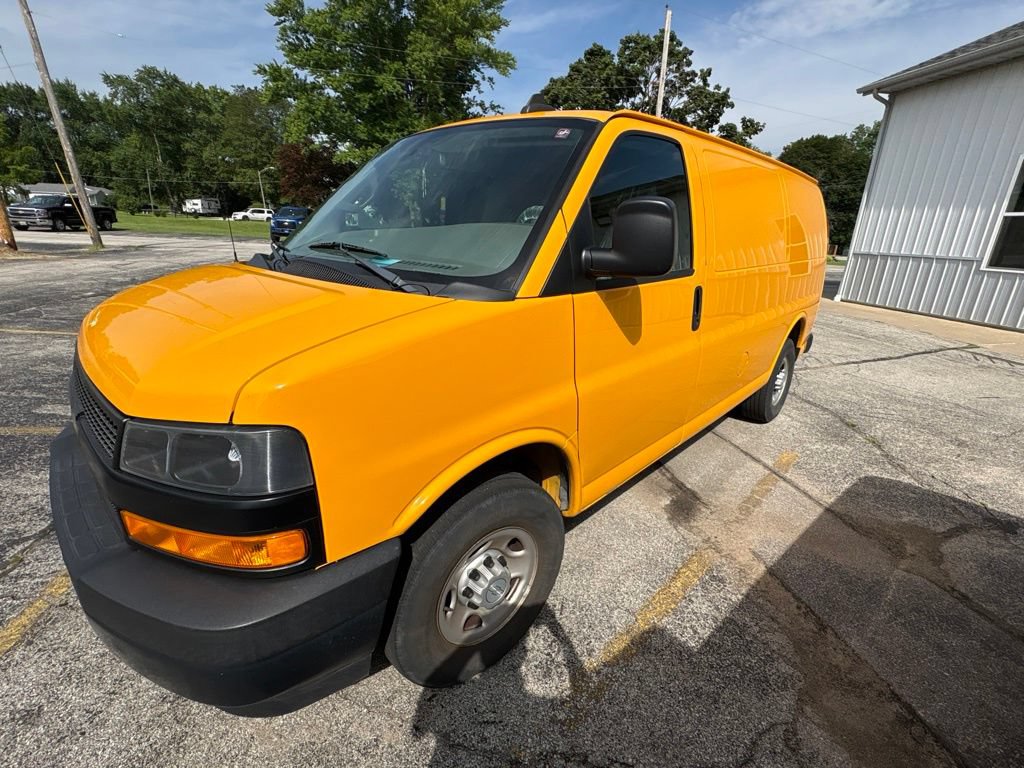 Used 2018 Chevrolet Express 2500 RWD image 2