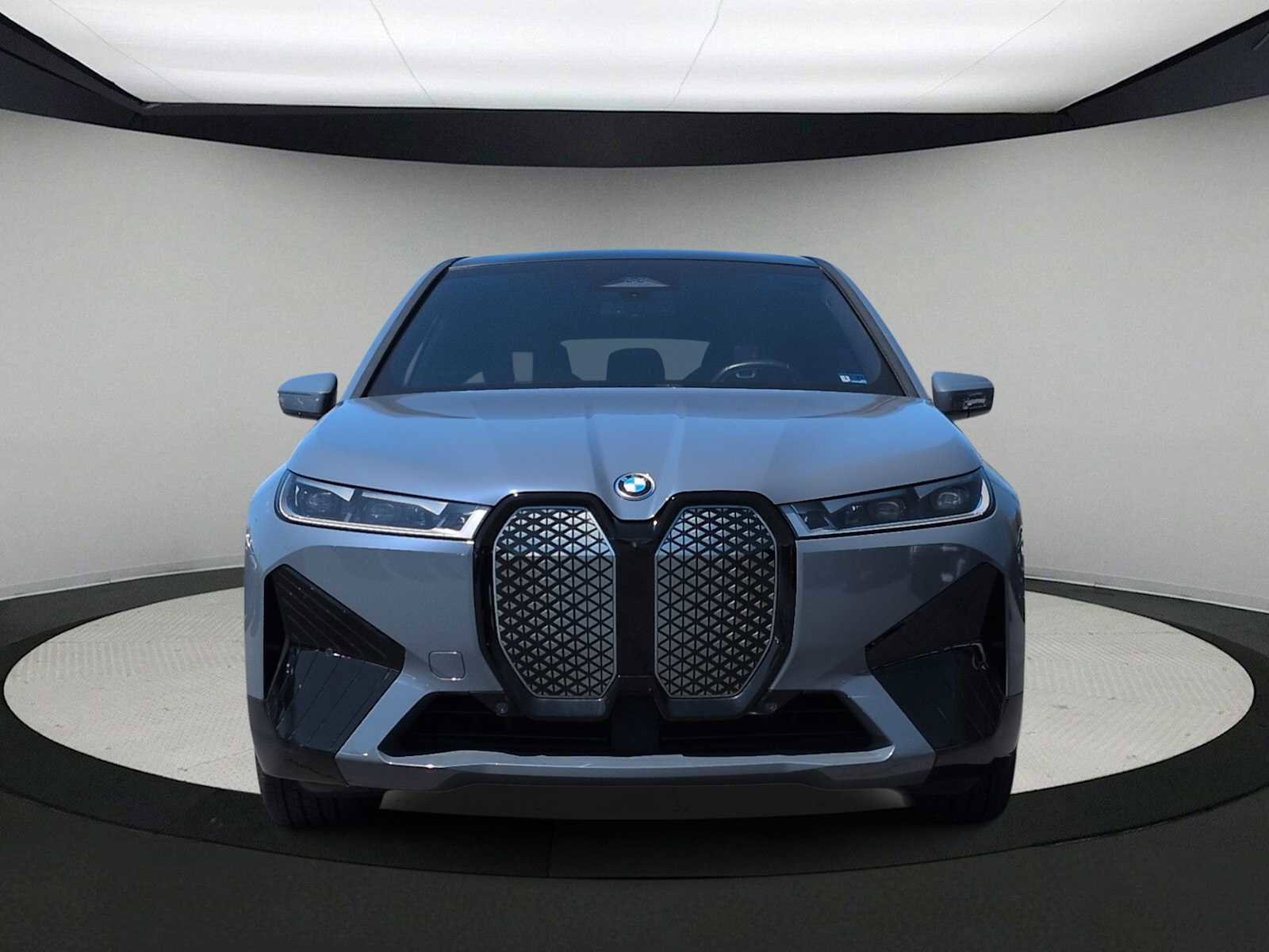 Certified 2022 BMW iX xDrive50 w/ Premium Package image 3