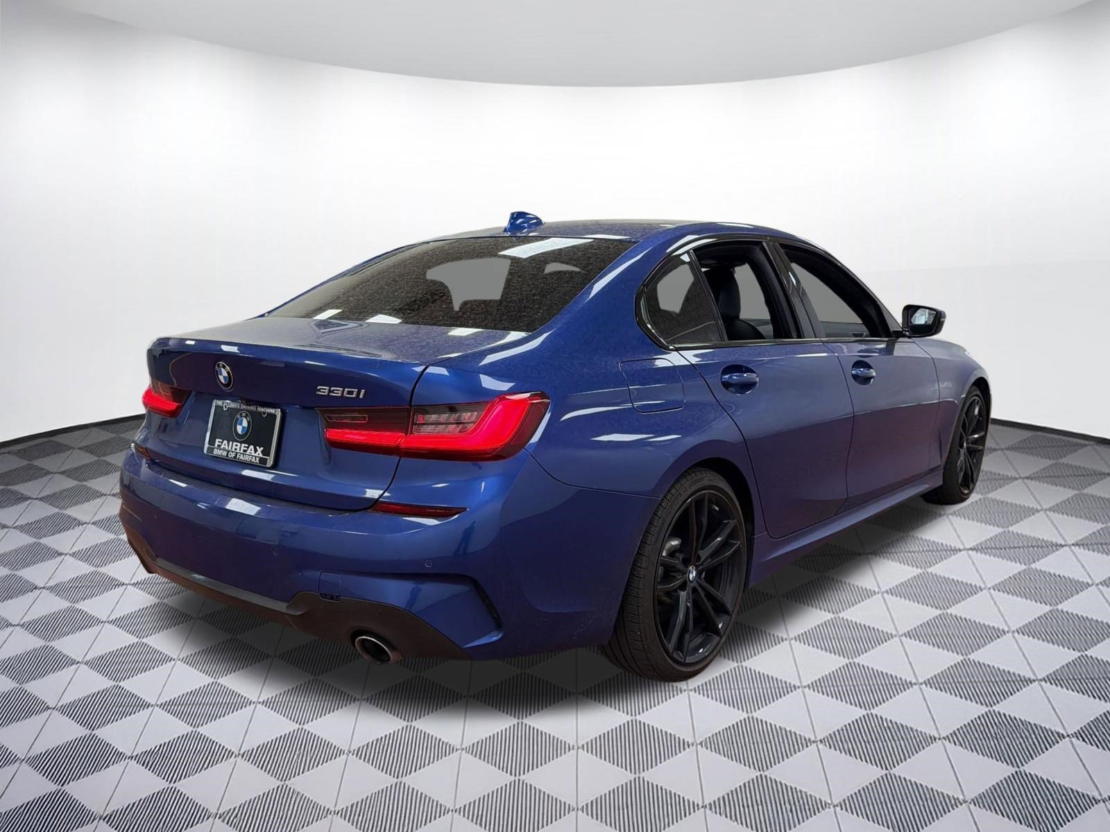 Used 2020 BMW 330i Sedan w/ M Sport Package image 9