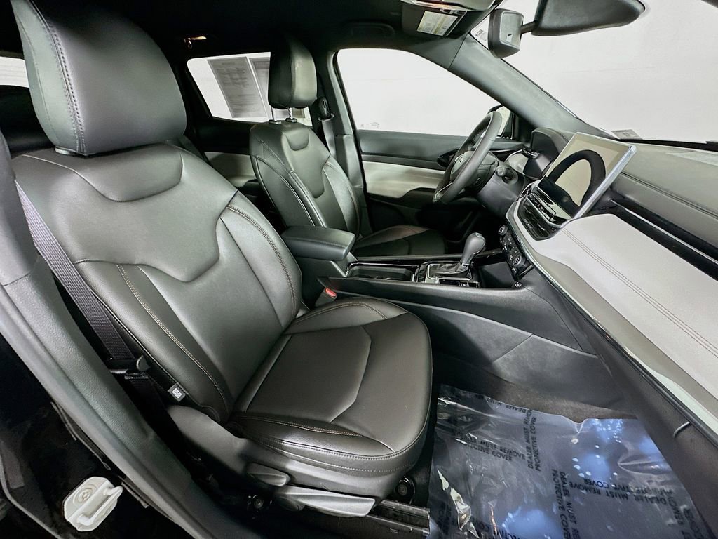 Used 2024 Jeep Compass Limited image 35