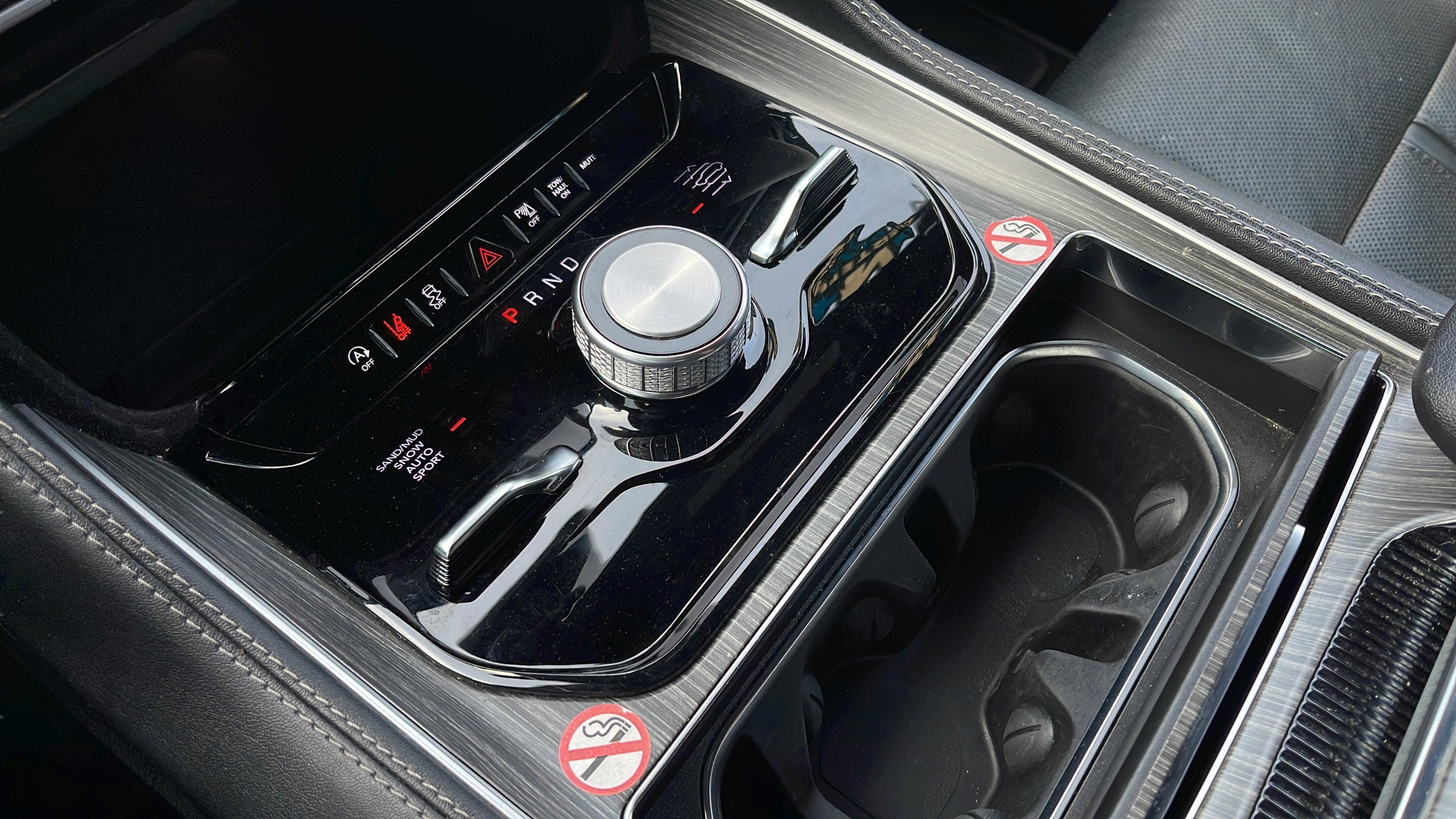 Used 2024 Jeep Wagoneer L Series III w/ Flexible Seating Group image 15