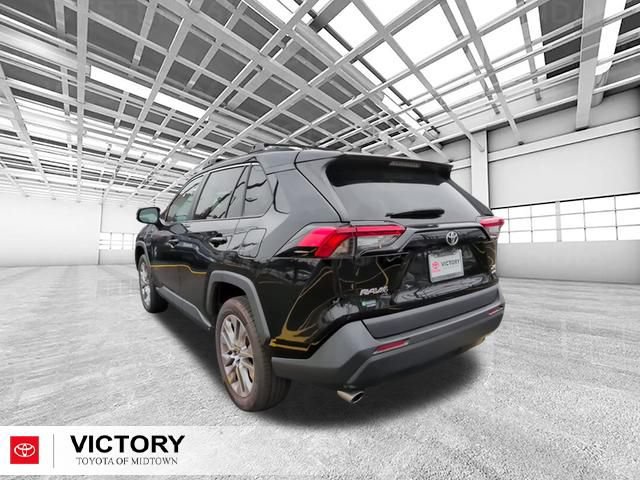 Used 2022 Toyota RAV4 XLE Premium AWD/4WD image 6