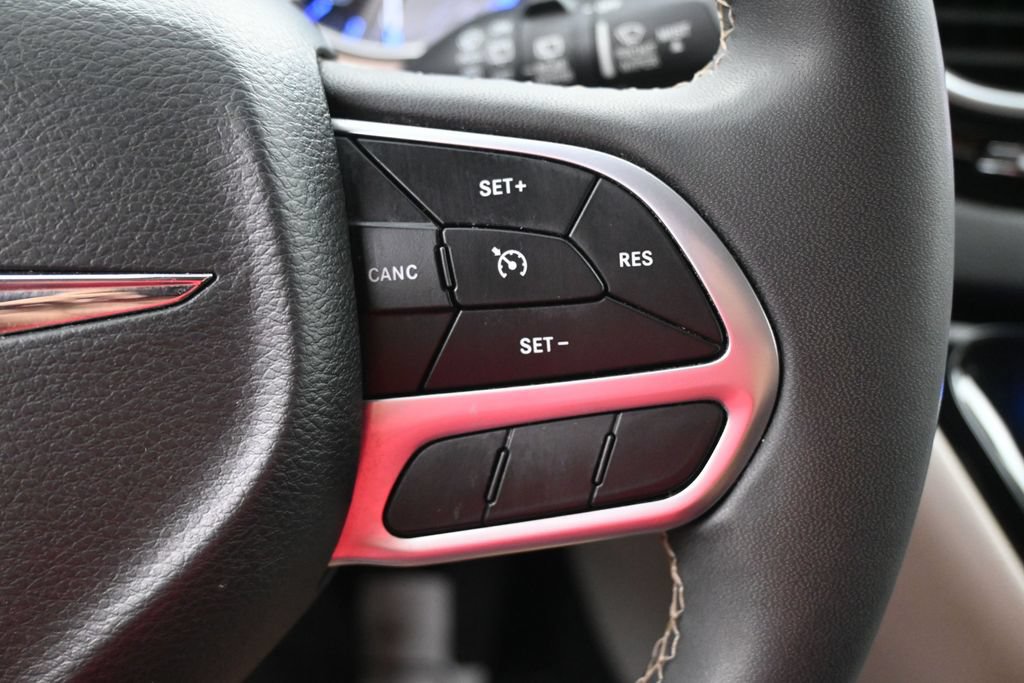 Used 2022 Chrysler Voyager LX FWD image 18