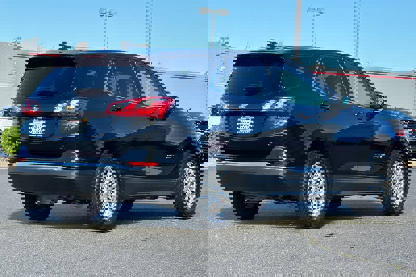 Used 2020 Chevrolet Equinox LT image 2