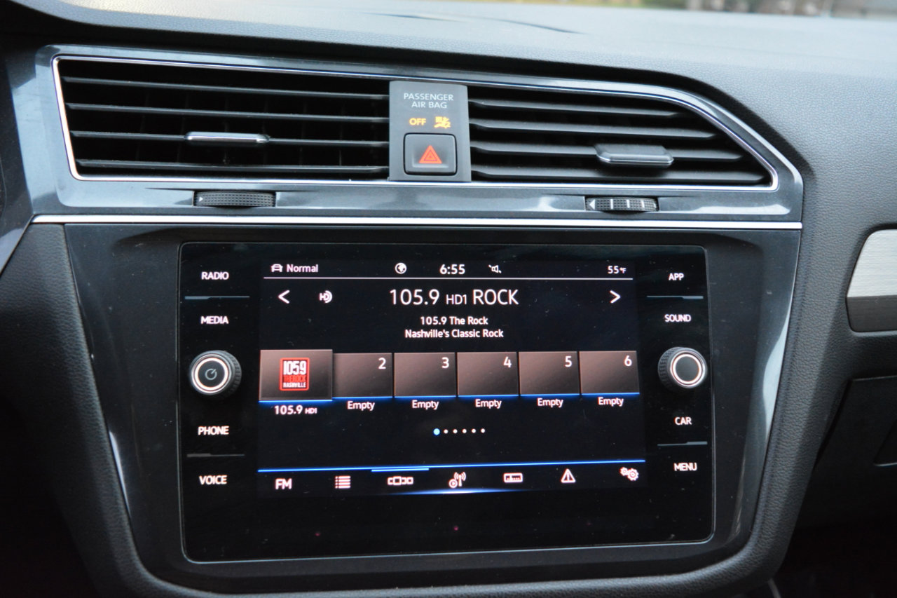 Used 2021 Volkswagen Tiguan SE image 19