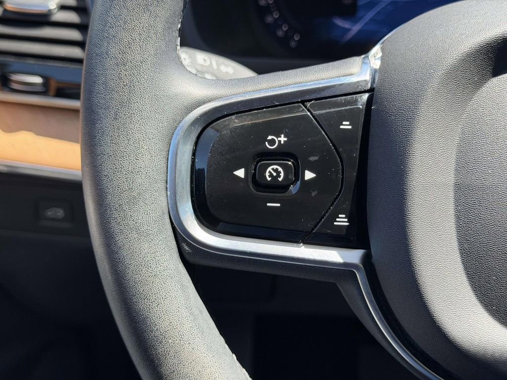 Used 2023 Volvo XC90 B5 Plus AWD/4WD image 9